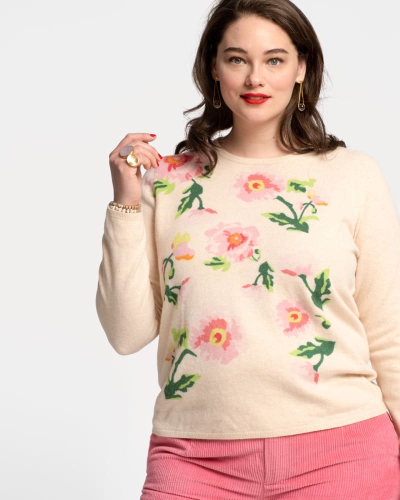 Front of a model wearing a size 1X Honey Crewneck Falling Poppy Oyster Multi in Oyster Multi by Frances Valentine. | dia_product_style_image_id:242822